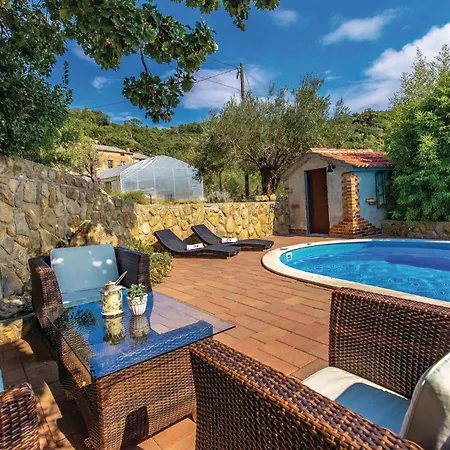 Stunning In Apartamento Supetarska Draga