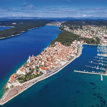 Stunning In Apartamento Supetarska Draga