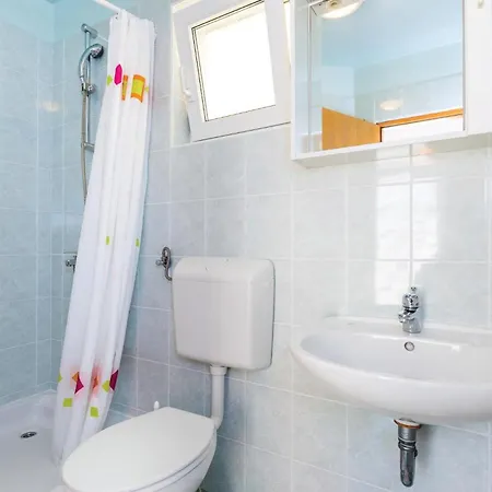 2 Bedroom Cozy In Apartment